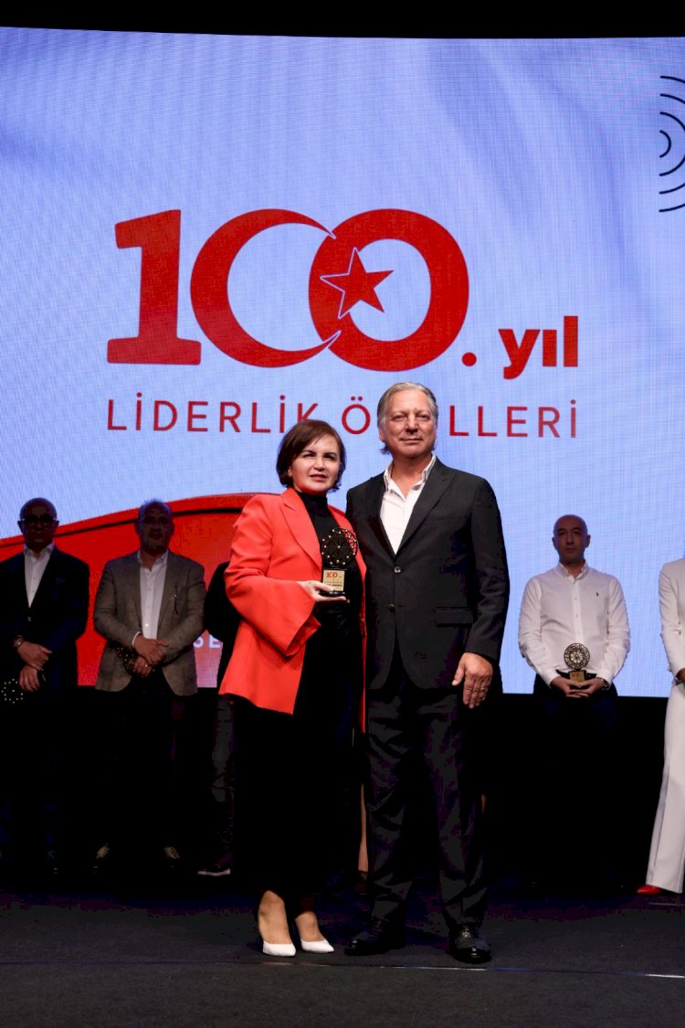 Türkiye’nin önde gelen kurum ve şirket yöneticilerin yer aldığı  Sales Network tarafından Türkiye Cumhuriyetinin 100. Yılı şerefine düzenlenen Liderlik Ödülleri organizasyonunda  Rana Kaplan’a ödül